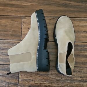 Marc Fisher Beige Suede Chelsea Boots Size‎ 10